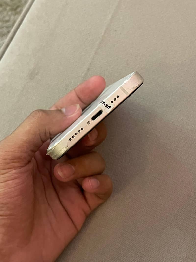 Apple iPhone 13 4