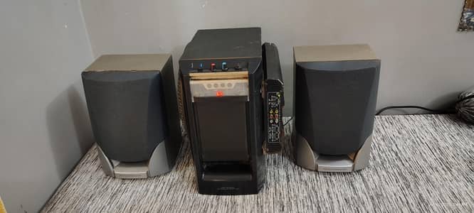 1000watts Woofer, 100watts 2x2 speakers, 4 channels amplifier