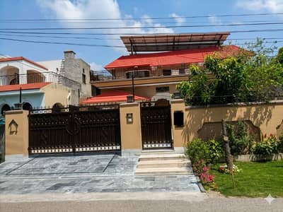 One Kanal Slightly Used Spanish Design Owner Build Well Maintained Basement House With 25KV Solar Installed For Sale At Prime Location Of DHA Lahore Near To Park Masjid & Commercial Market