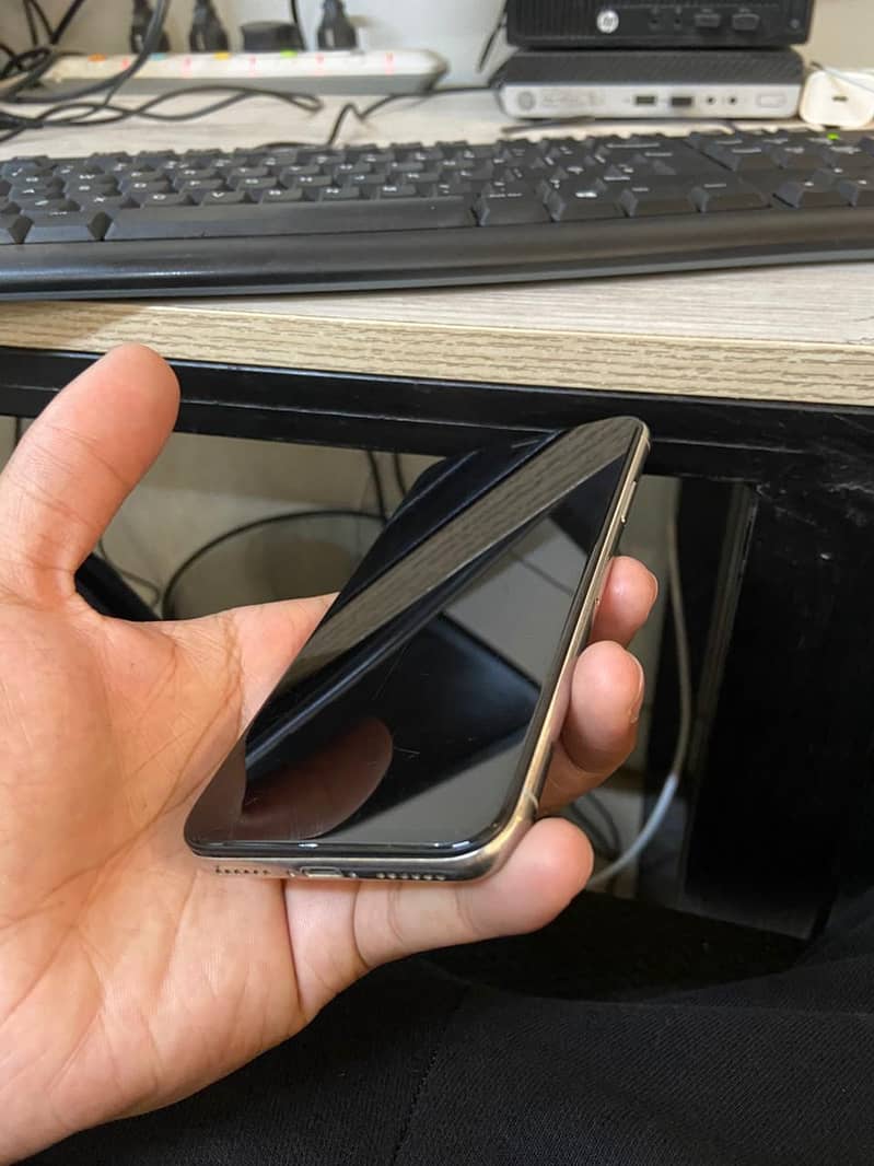 Apple iPhone X 6