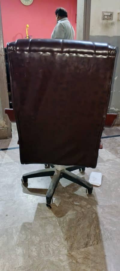 Comfortable Executive Office Chair for Sale - Excellent Condition