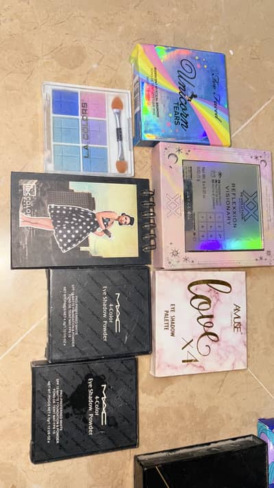  Imported Eyeshadow Palettes Available 