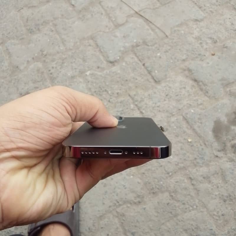 Apple iPhone 13 Pro 1