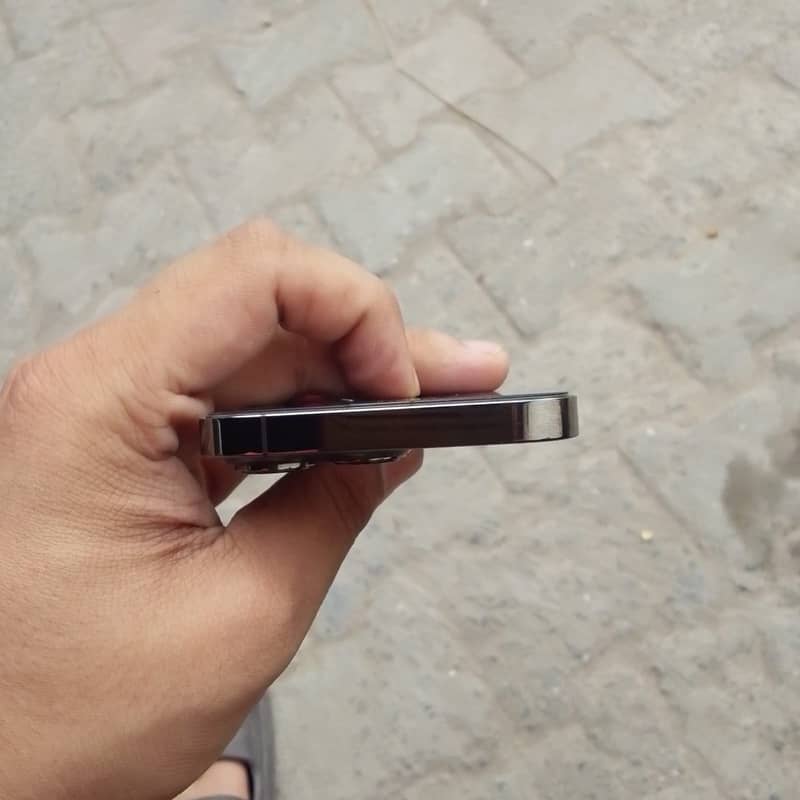 Apple iPhone 13 Pro 2