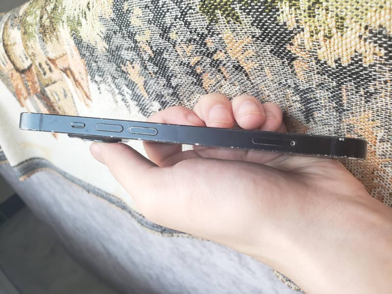 Apple iPhone 13 2