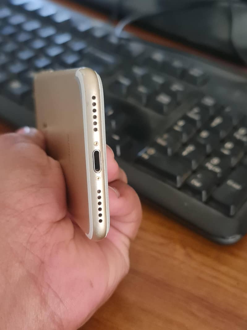Apple iPhone 7 3