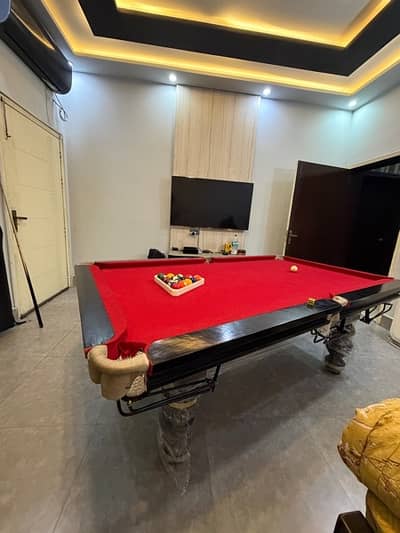 pool table/ Snooker table