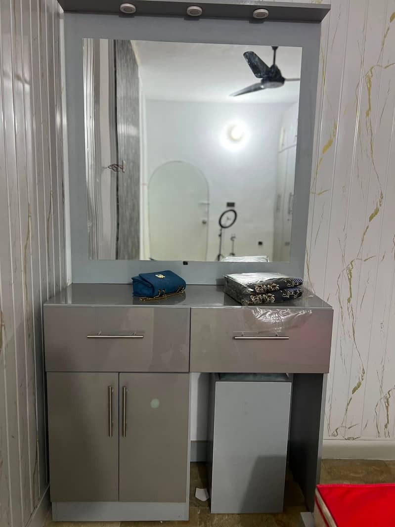 Modern design table like dressing table 0