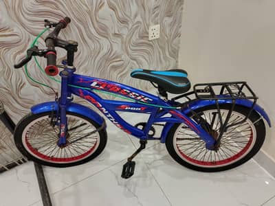 A bicycle for sale with v good condition. .