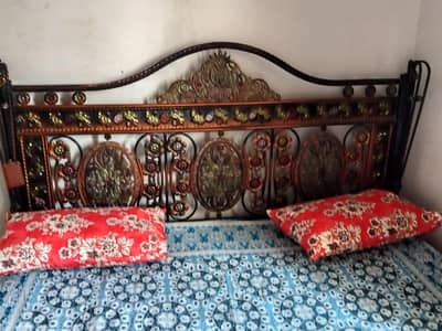 iron bed + wooden singhar