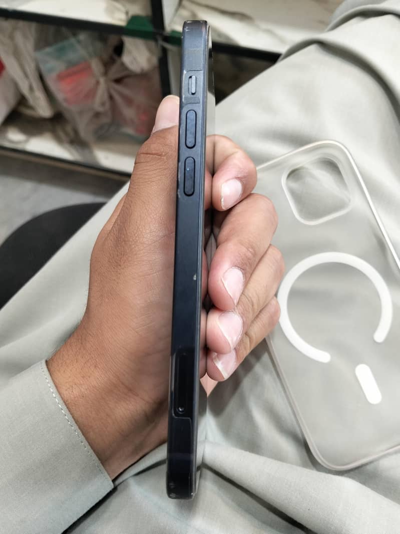 Apple iPhone 12 1