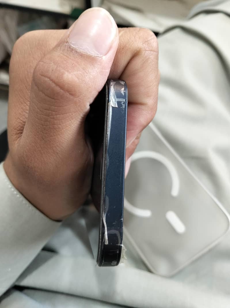 Apple iPhone 12 2