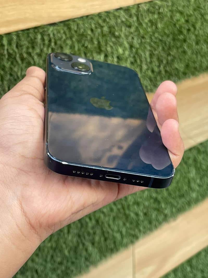 Apple iPhone 13 1