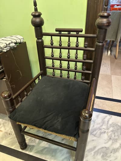2 chairs with 1 glass table big size