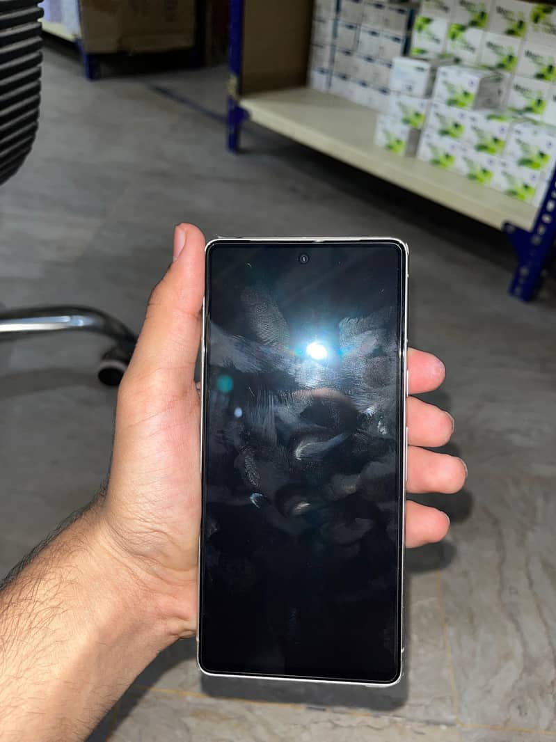 Google Pixel 7 4