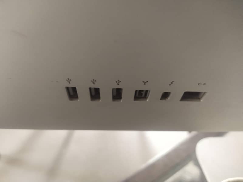Apple Thunderbolt Display 5