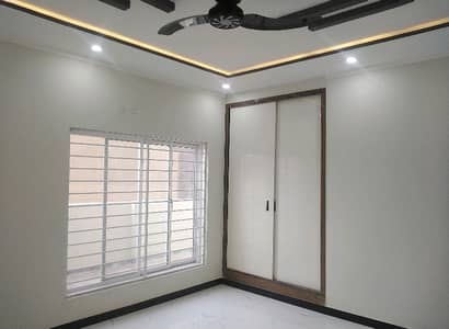 House In Bahria Town Phase 8 - Ali Block For sale
