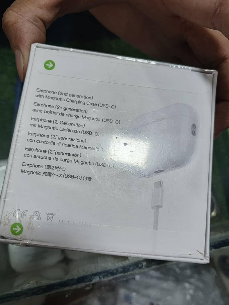 earbuds 2nd generation. . 1