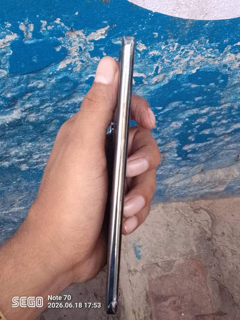 Tecno CAMON 40 Pro 1