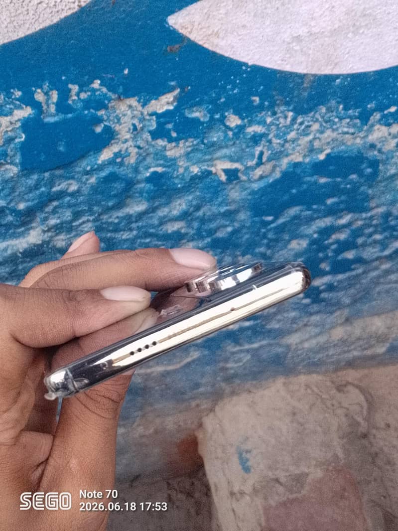 Tecno CAMON 40 Pro 6