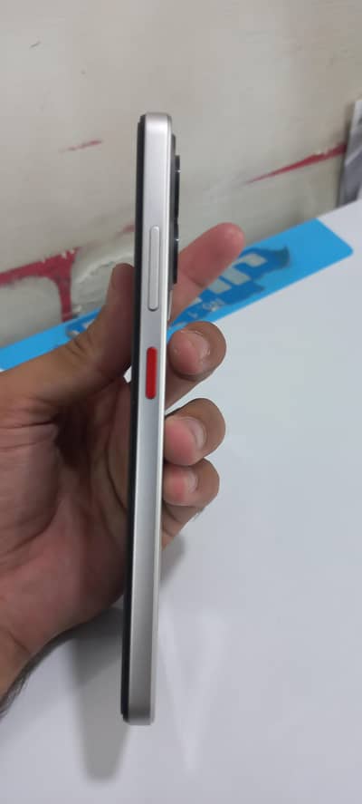 Nubia 8+4 ram 64