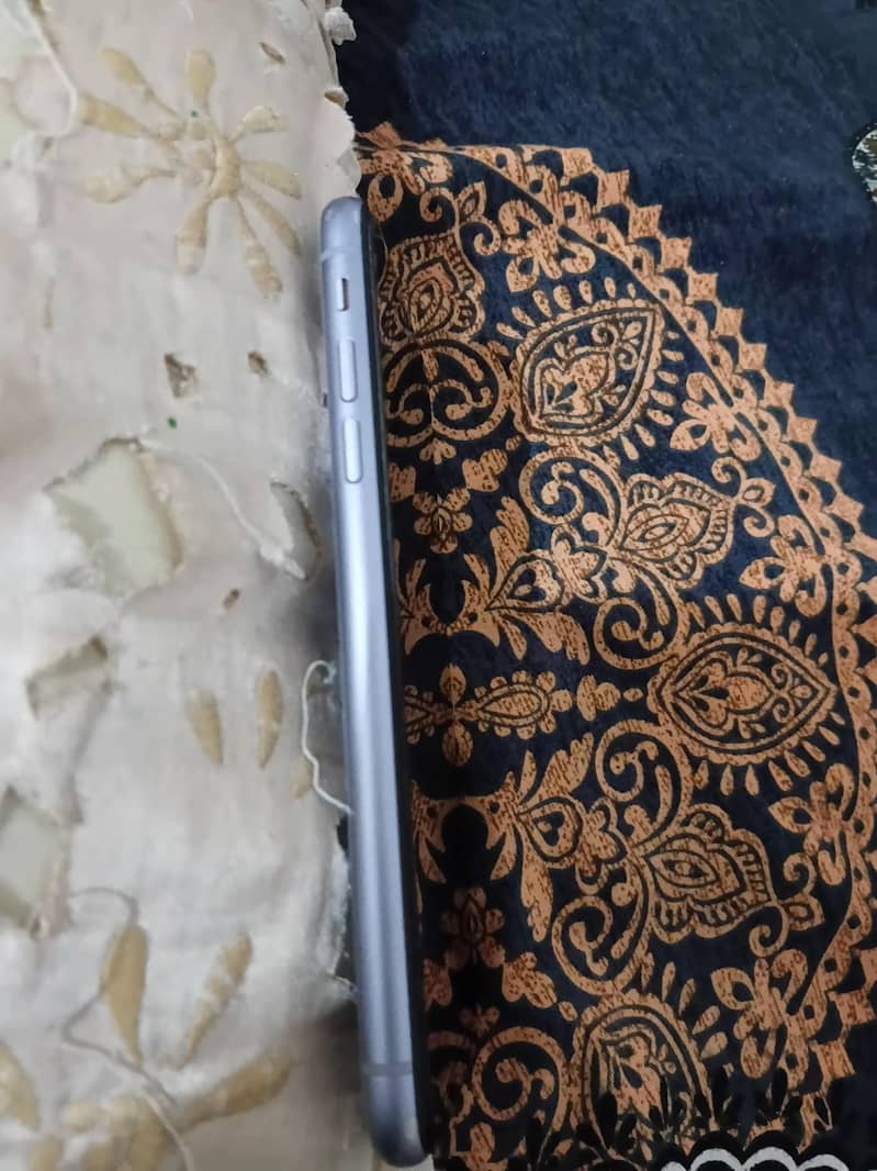 Apple iPhone 11 2