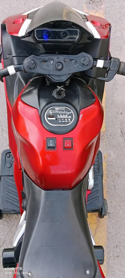 Kids sports bike electric in 10/10 condition with charger