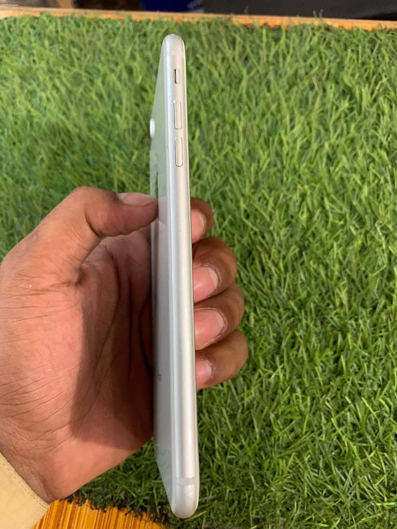 Apple iPhone 8 Plus 2