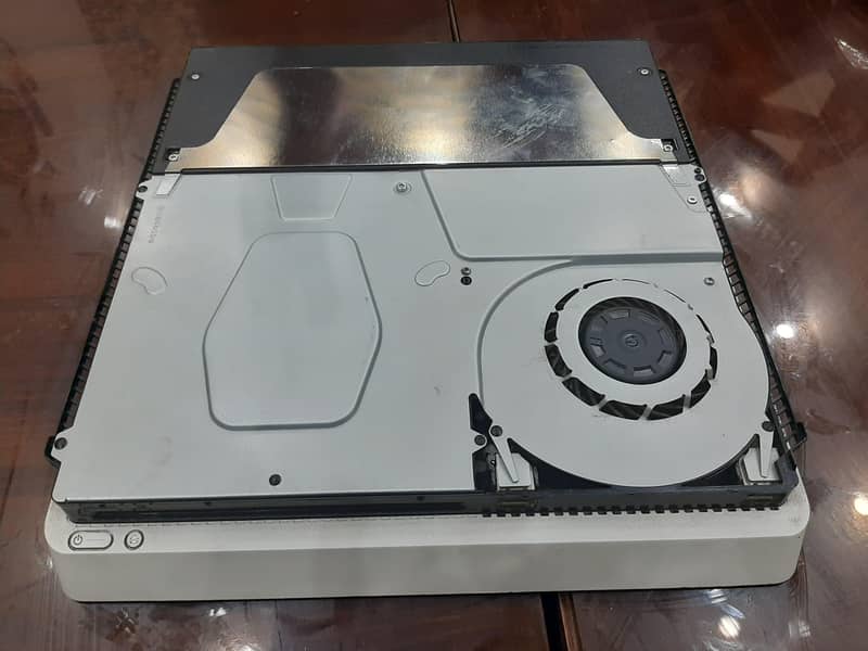 PS4 slim 4