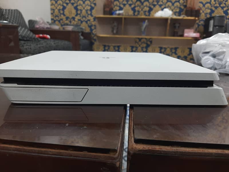 PS4 slim 5