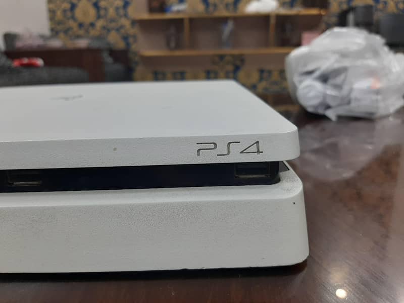 PS4 slim 6