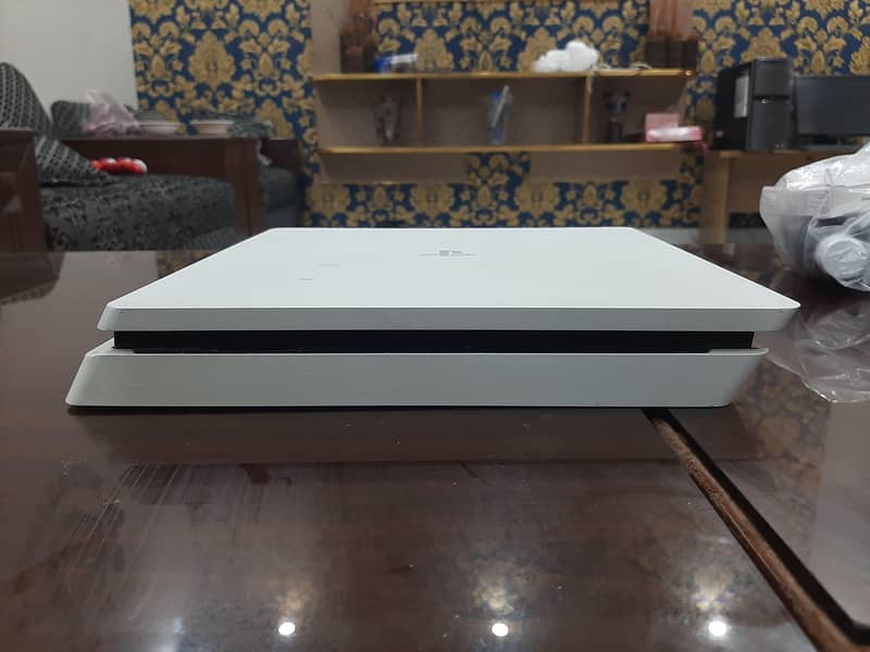 PS4 slim 7