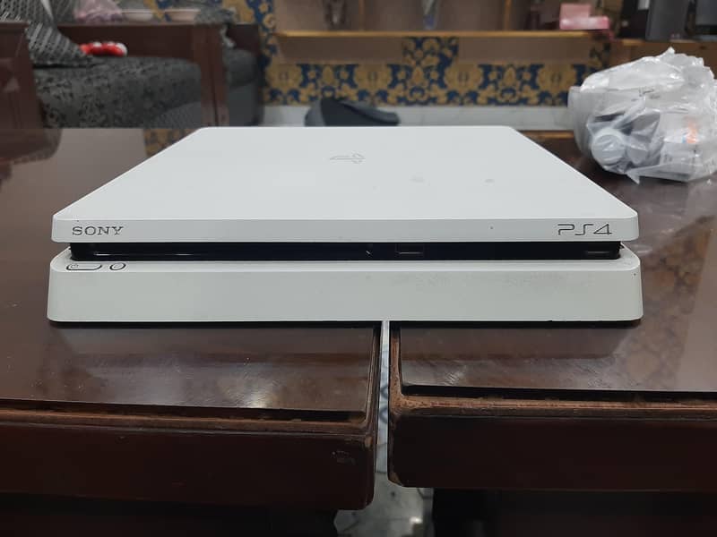 PS4 slim 8