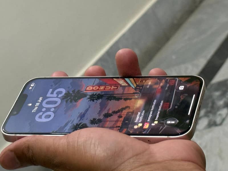 Apple iPhone 13 2