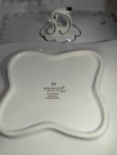 Wedgwood Colosseum bone china dinner set