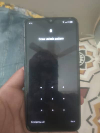 Realme 3 4/64 with box charger nhi hai sat