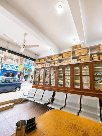 BEST INVESTMENT SHOP IN BUSY BUSINESS HUB