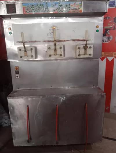 neat and clean ice cream machine for sale