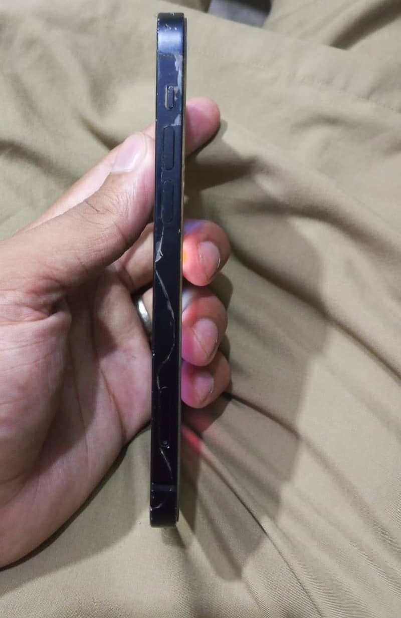 Apple iPhone 12 3