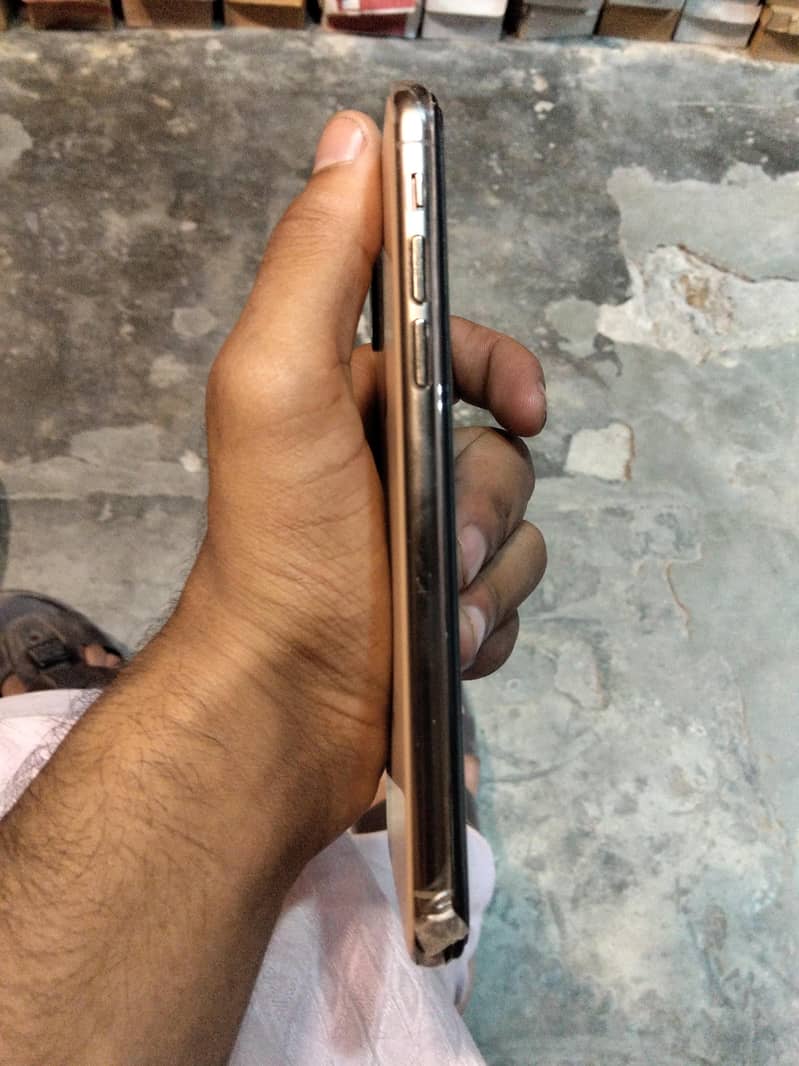 Apple iPhone X 3