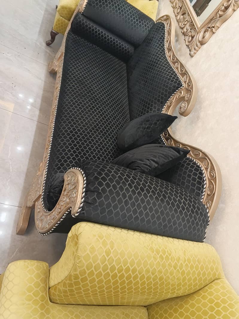 single sofa 0