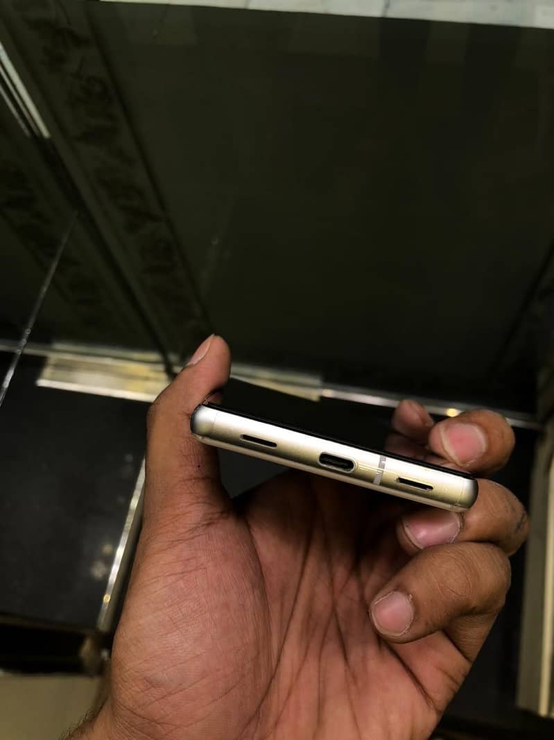 Google Pixel 7a 4