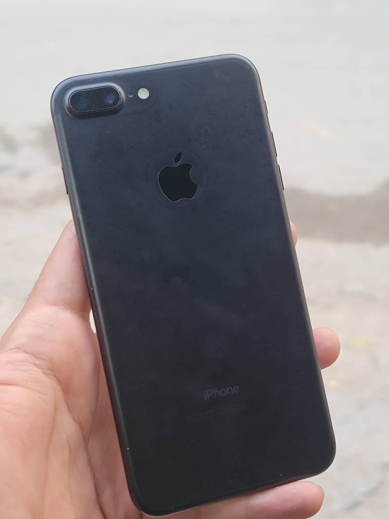Apple iPhone 7 Plus 1