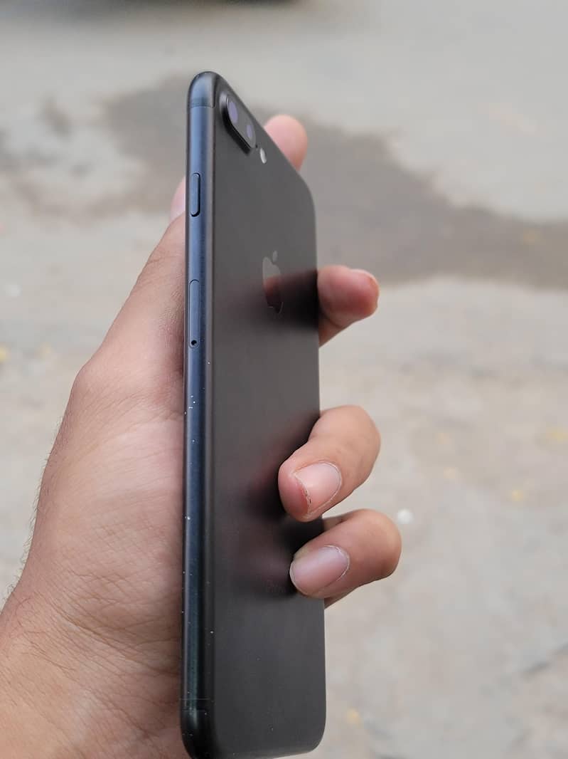 Apple iPhone 7 Plus 3
