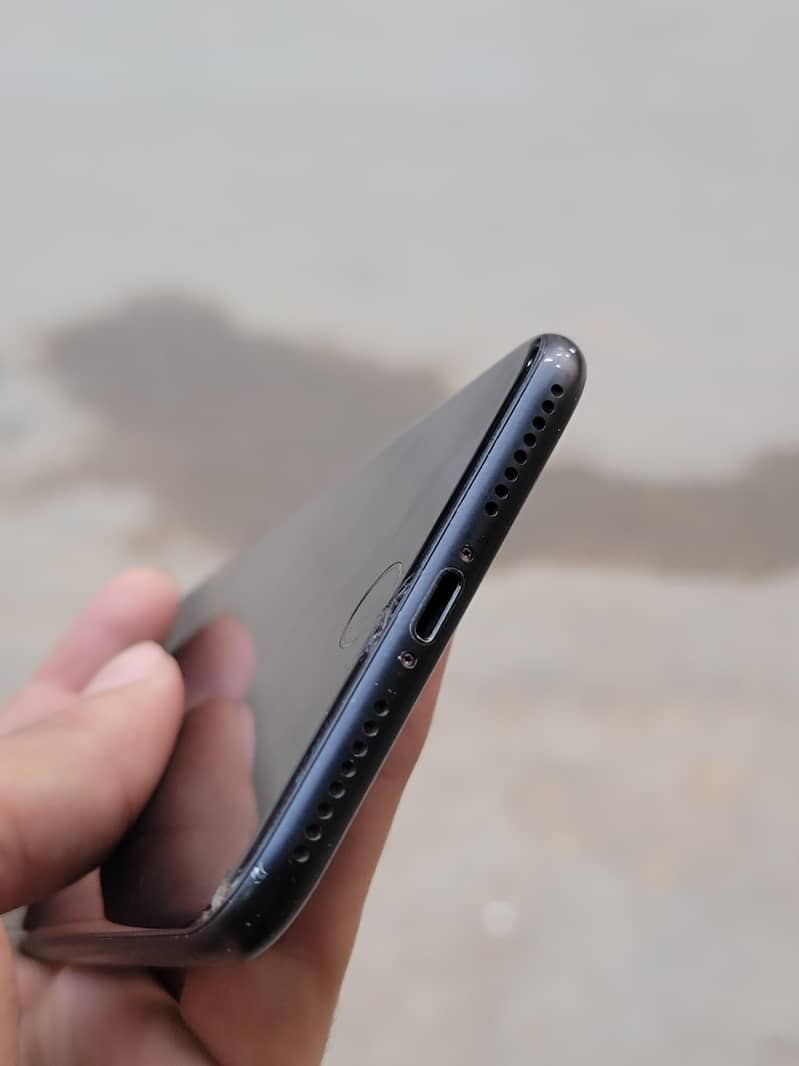 Apple iPhone 7 Plus 5