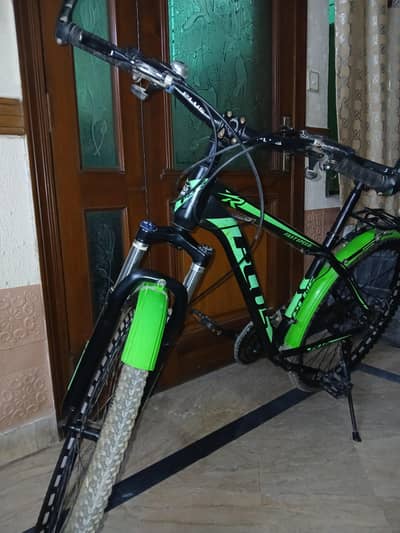 PLUS Bicycle with Disc Brakes & Dual Gears In Great Working Comndition
