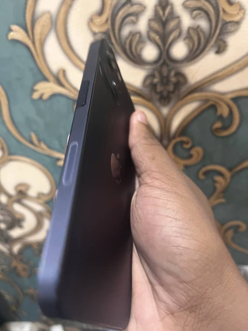 Apple iPhone 13 2