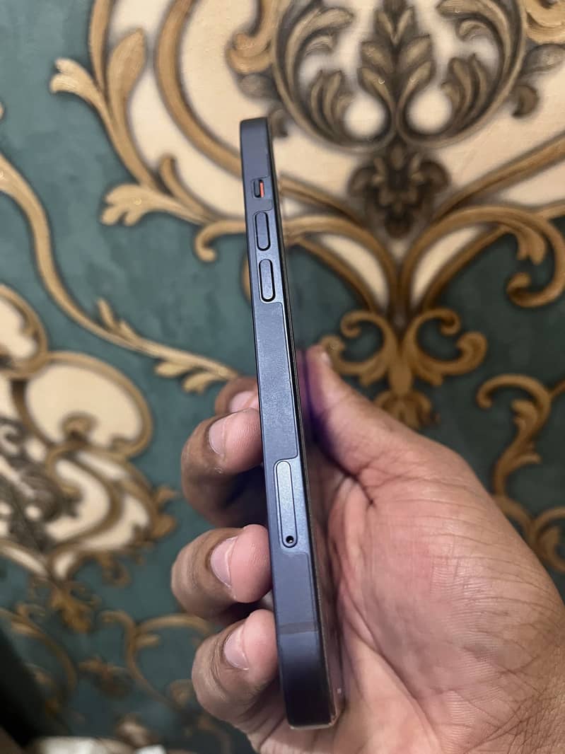 Apple iPhone 13 4