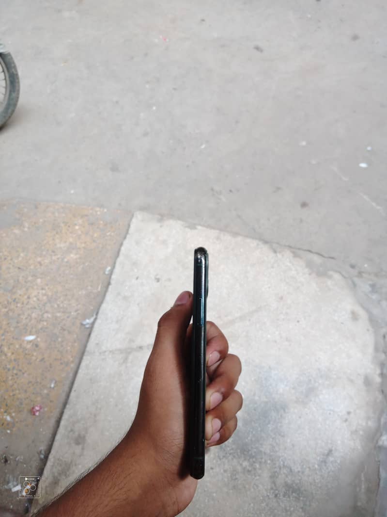 iPhone 11 Pro 4