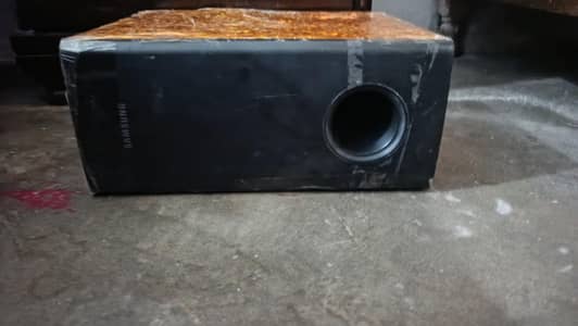 Jbl ka Amplefir ha sath Samsun ka woofer ha full oky ha sound fit ha